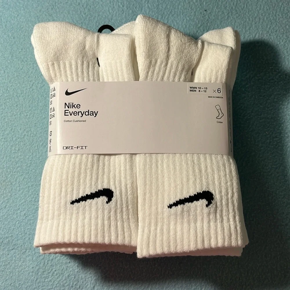 nike dress socks Everyday Cushioned Training Crew (6 Pairs) White / S They are available in sizes 42 to 46 and provide a regular fit suitable for a variety of foot shapes Nike Unicorn No-Show Socks, Men's,